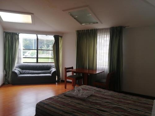 Room in Guest room - Excelente Junior Suite Close to Andes University and Airport