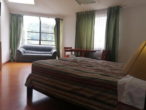 Room in Guest room - Excelente Junior Suite Close to Andes University and Airport