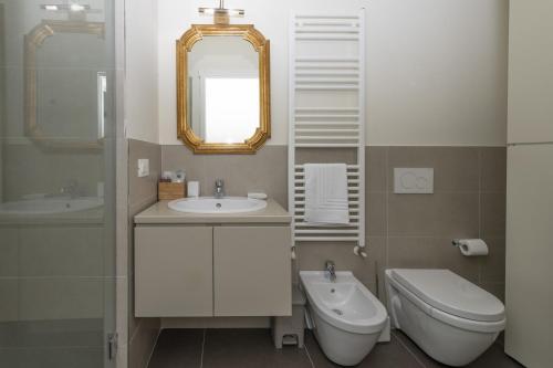 Bathroom, Casa Lazzarini luxury apartment in Pesaro