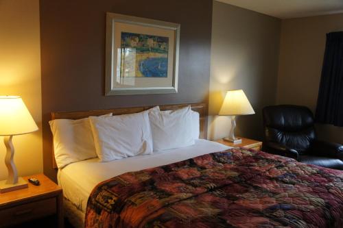 Asteria Inn and Suites Maple Grove - image 14