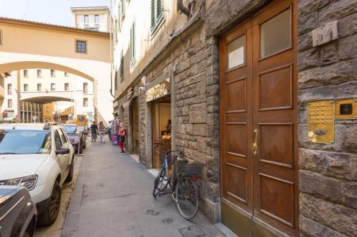 Apartment Ponte Vecchio Balcony - image 5