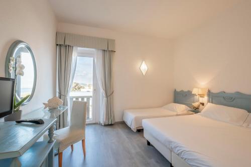 3 twin beds