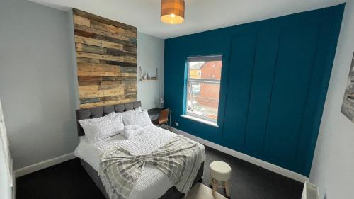 Spacious 6 Bed Home Near City & Albion Stadium Perfect for Contractors!