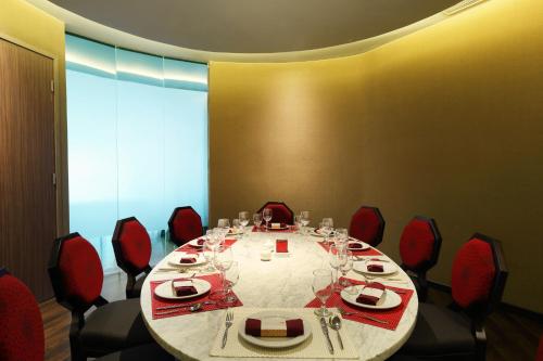 Restaurant, Novotel Jakarta Gajah Mada Hotel in Jakarta