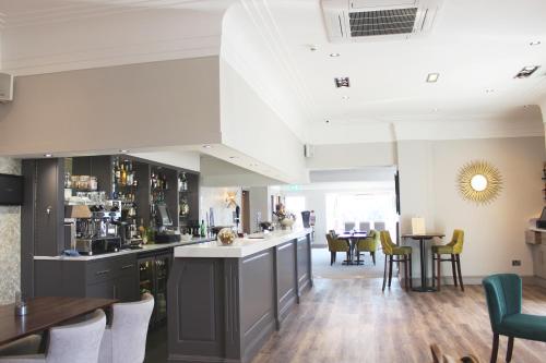 Rufford Arms Hotel - image 10
