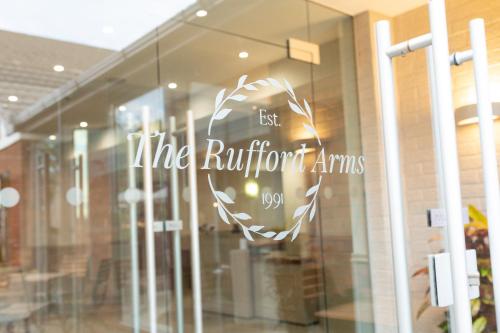 Rufford Arms Hotel - image 4