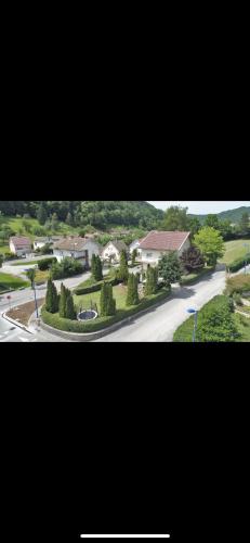 . Logement au calme dans une maison.