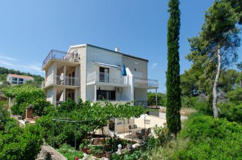  Apartments Željka in Lumbarda