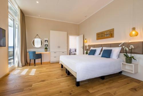 1 king bed, 1 queen bed