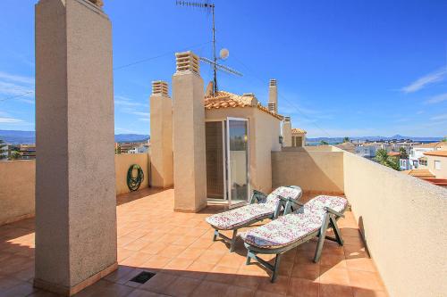 2-Bed Attic Apartment in Denia for 6