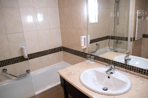 Hotel Azur Siofok - image 3