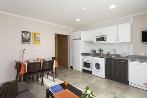 Apartamentos Turísticos Playa de Tapia - image 13