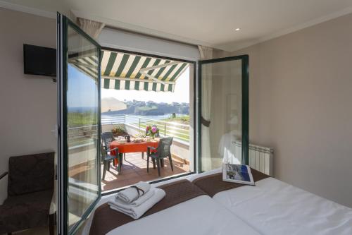 Apartamentos Turísticos Playa de Tapia - image 3