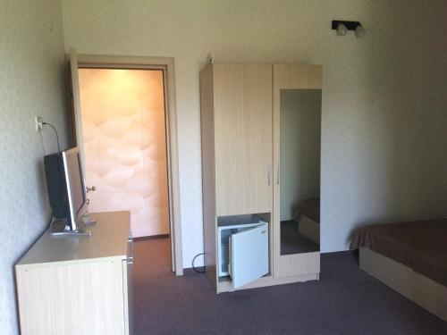 Standard Double Room image 5