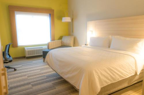 Holiday Inn Express & Suites Dayton East - Beavercreek