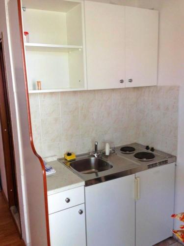 A2 - apt w patio just 3 min walking to the beach