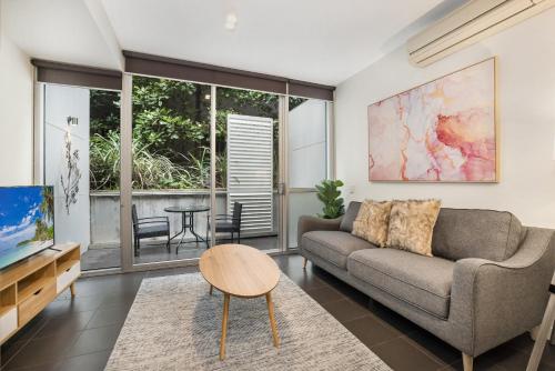 Stylish Ground Floor Unit with Terrace near Edinburgh Gardens