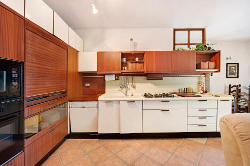 Kitchen, Villa Sonia per 8 persone in San Zeno Di Montagna