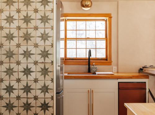 Plum Guide - Aspen Glass - image 6