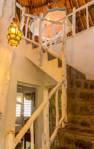 נוף חוץ, Upani in Diani in מומבסה