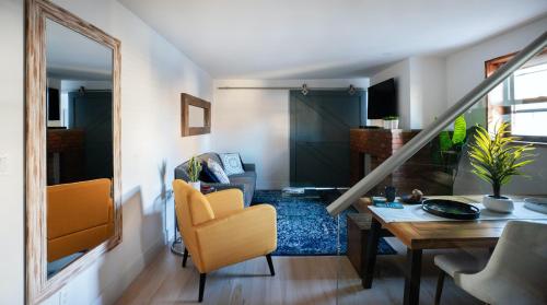 Plum Guide - Rustic Moderne - image 3