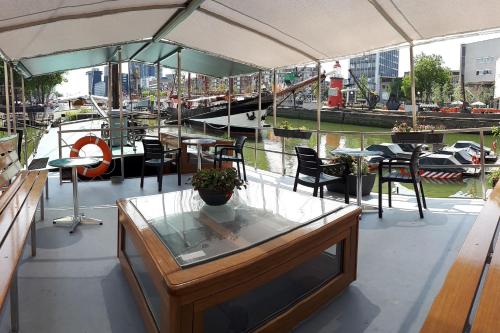 Rooms on Water - image 8
