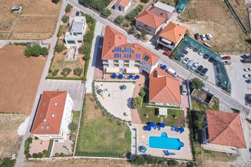  Porto Samaria holiday resort, Pension in Trogir