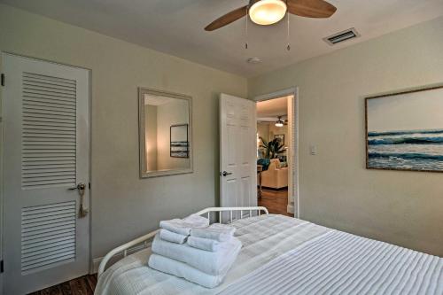 Cozy Jungle Escape, Less Than 1 Mi to Gulfport Beach!