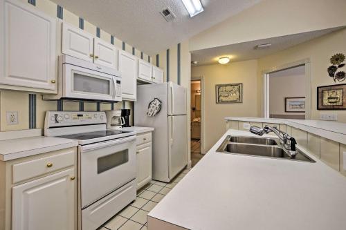 Calabash Condo with Shared Pool Close to Beach - image 5