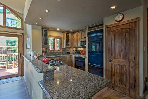 Beautiful Breck Retreat with Mountain Views! - image 3