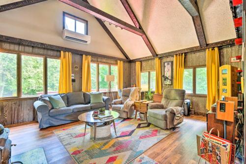 Vibrant Putney Cabin with Fire Pit Hike and Ski! in Manchester