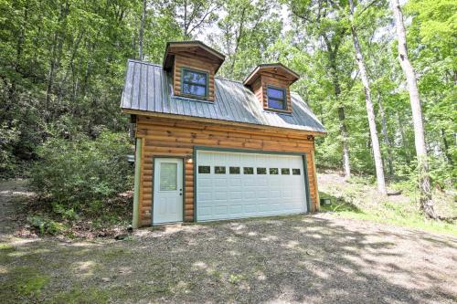 Fire Pit and Forest Views Secluded Murphy Cabin! in Murphy, USA