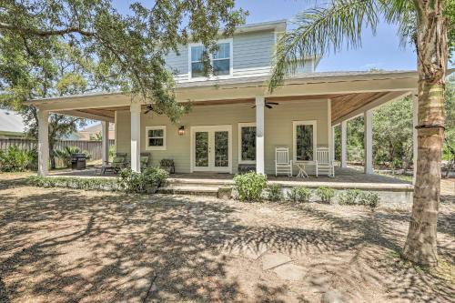 Modern and Bright Bungalow - 2 Blocks to Beach! - main image