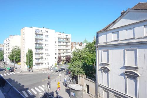 Beautiful Apartment In The Heart Of Paris - image 6