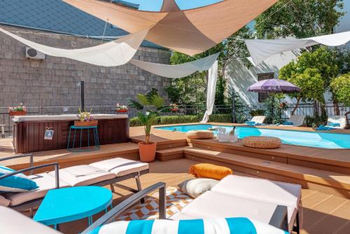 Evala luxury rooms with pool and garden – Split, MD