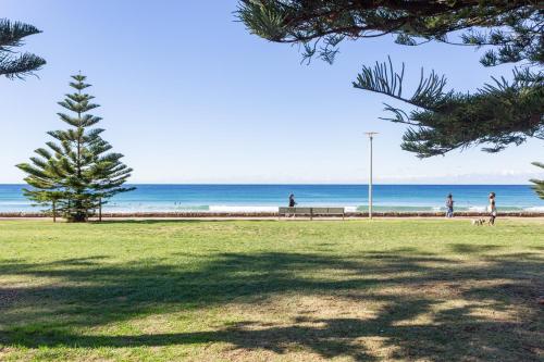 Lovely 3-Bed Unit with Balcony Facing Manly Beach