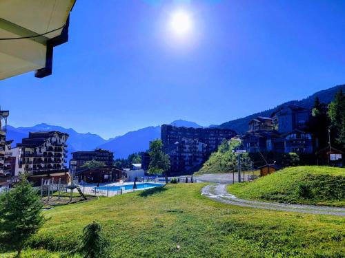 Chalet Côté Cœur La Tania with Outdoor Hot Tub and 7 Ensuite Rooms - image 14