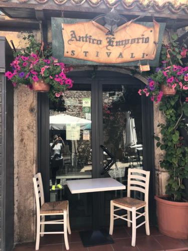 Restaurante, Appartamento "In viaggio come a casa" vicino alla Stazione, LTScalo! in Latina