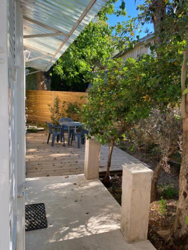 Location maison Toulon T2 4pers Gare SNCF Ferry Boat Mont Faron gîte à louer Valbourdin