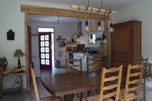 Maison en bordure de foret, proche du lac.