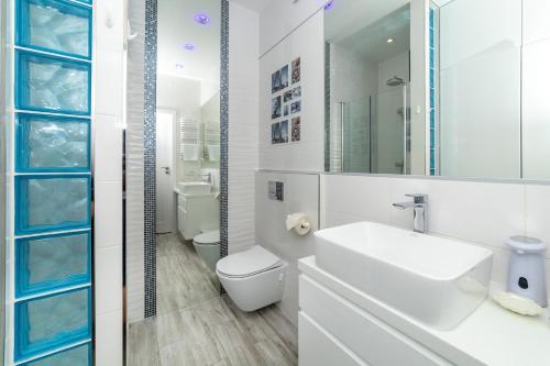 Luxury Yacht z tarasem - Neptun Park Jelitkowo by OneApartments - image 4