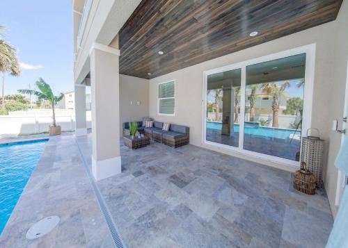Villa Nautilus New Lux 3 Story Pool Hot Tub Home with Elevator- Steps away from the beach - image 2