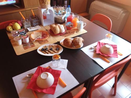 Orange House – Varenna, VA