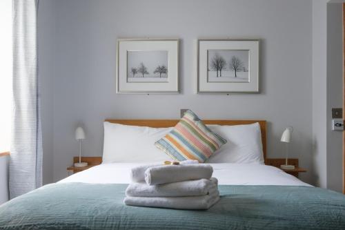 The Eyre Square Townhouse - image 3