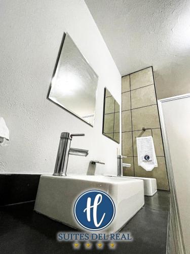 Suites del Real Suites Del Real Hotel is a popular choice amongst travelers in Guadalajara, whether exploring or just passing through. The hotel offers a high standard of service and amenities to suit the individual 