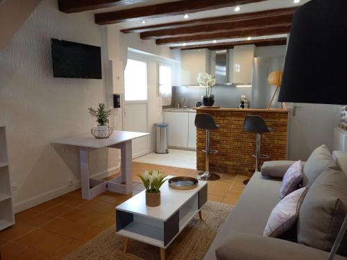 Charmante Maison Cosy a Villabe-Hyper Centre-Gare-WIFI in Other