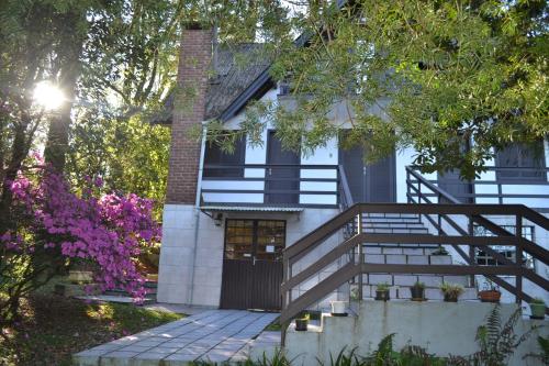 Hotel Pousada Dos Pinheiros in เอวเจนิโอ เฟร์เรย์รา