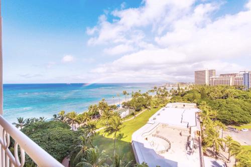 Waikiki Shore 1116 Beachfront - Tap to explore photos