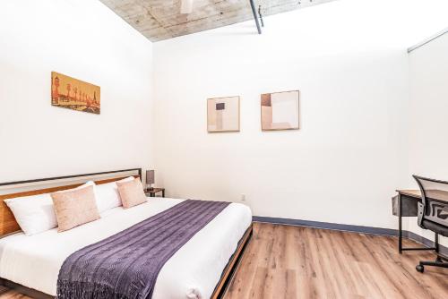 Architect's STUNNING loft by CozySuites - image 10