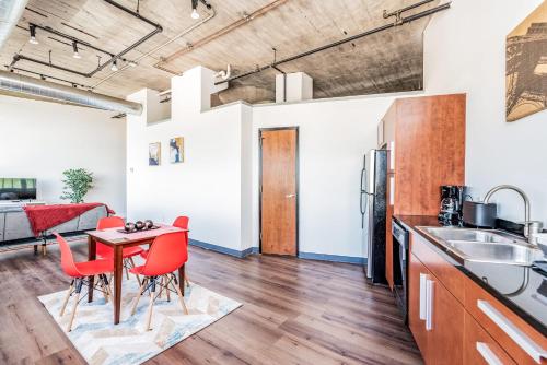 Architect's STUNNING loft by CozySuites - image 11